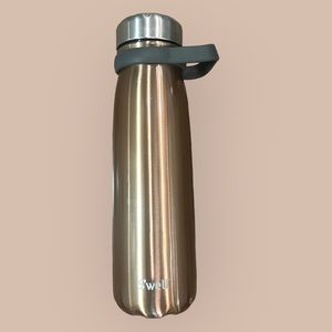 S’well 40 oz water bottle with handle in good condition